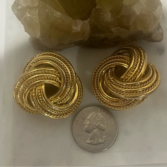Vintage Gold Tone Chunky Swirl Knot Clip On Earrings - Picture 3 of 4